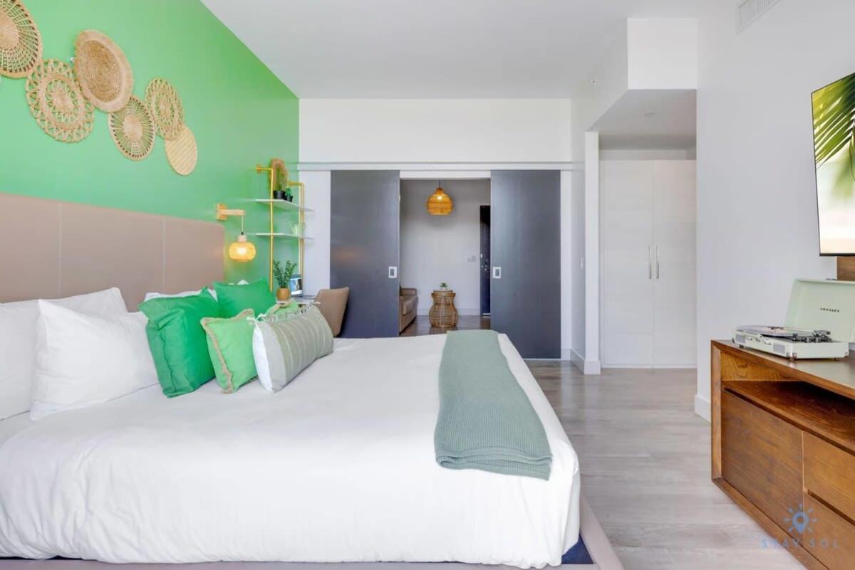 Rooftop Pool - Balcony - Hollywood Beach Broad - Walk Bagian luar foto